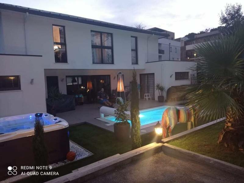 Installation d'un Jacuzzi 5 places en extérieur pas cher
