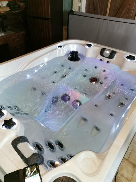 Came près de Peyrehorade - Livraison et Installation d'Un Spa avec 3 postes de Massages Thérapeutiques 