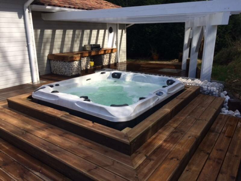 St Martin de Seignanx 40390 dans les Landes 40 - Installation d'un Jacuzzi 5 Places en Extérieur 
